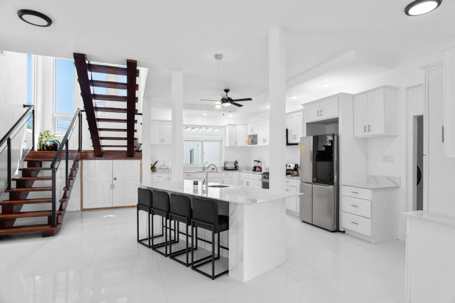 The W 5 Bedroom Oceanfront W Staff * Whitehouse