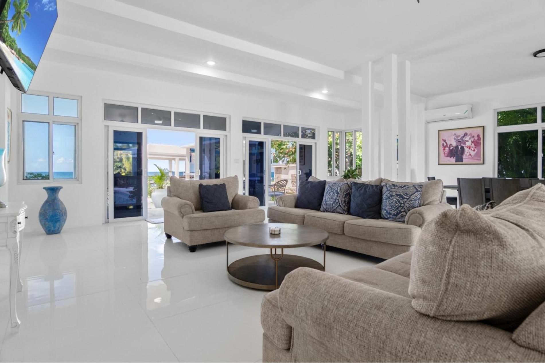 Villa The W 5 Bedroom Oceanfront W Staff *