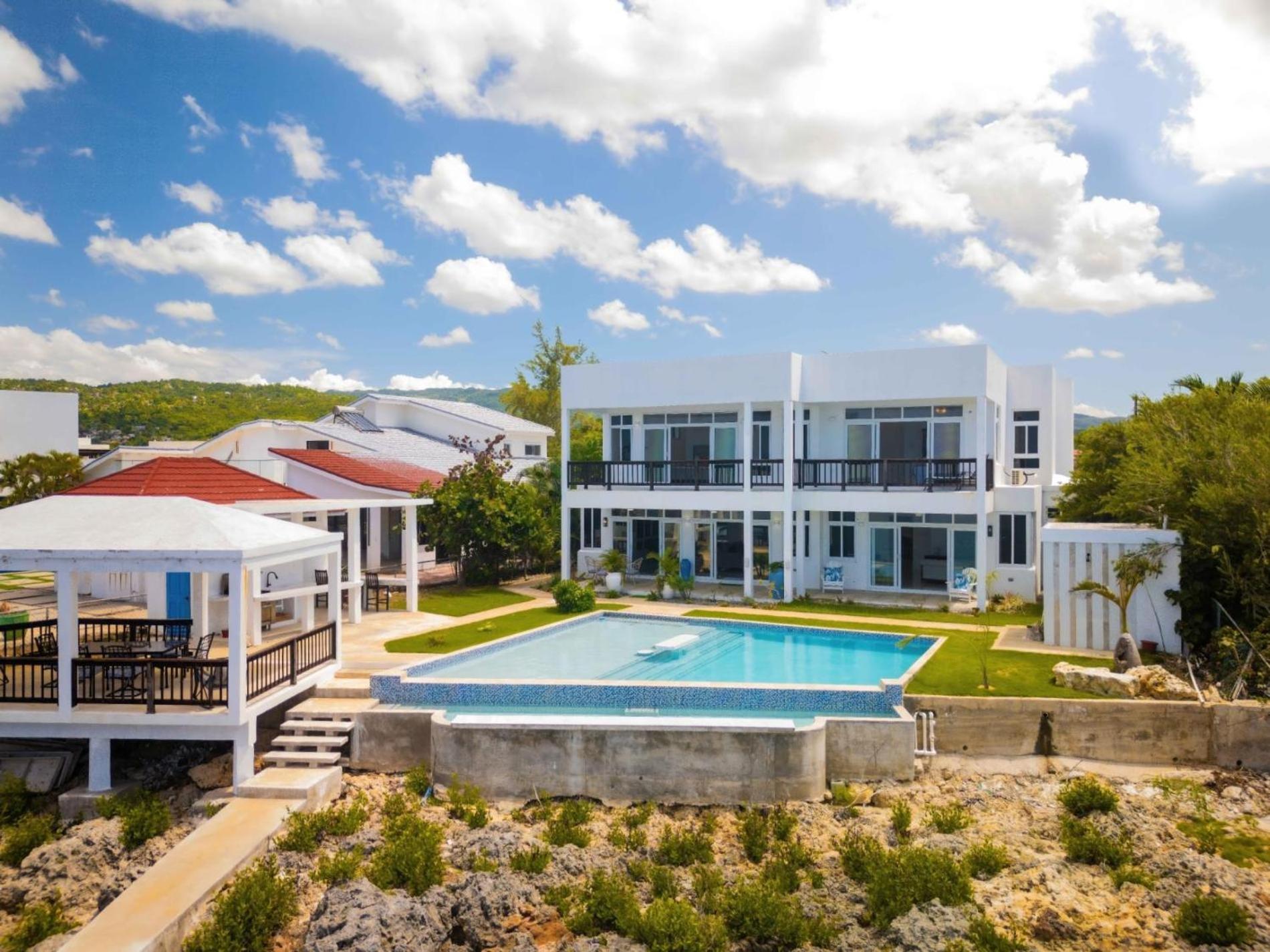 The W 5 Bedroom Oceanfront W Staff Whitehouse