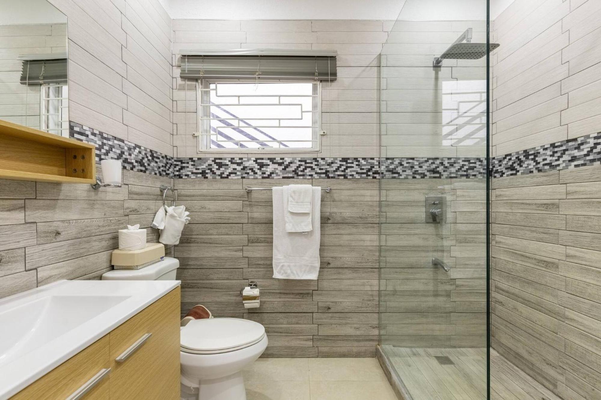2 Bedroom Near Ocho Rios Apartment *