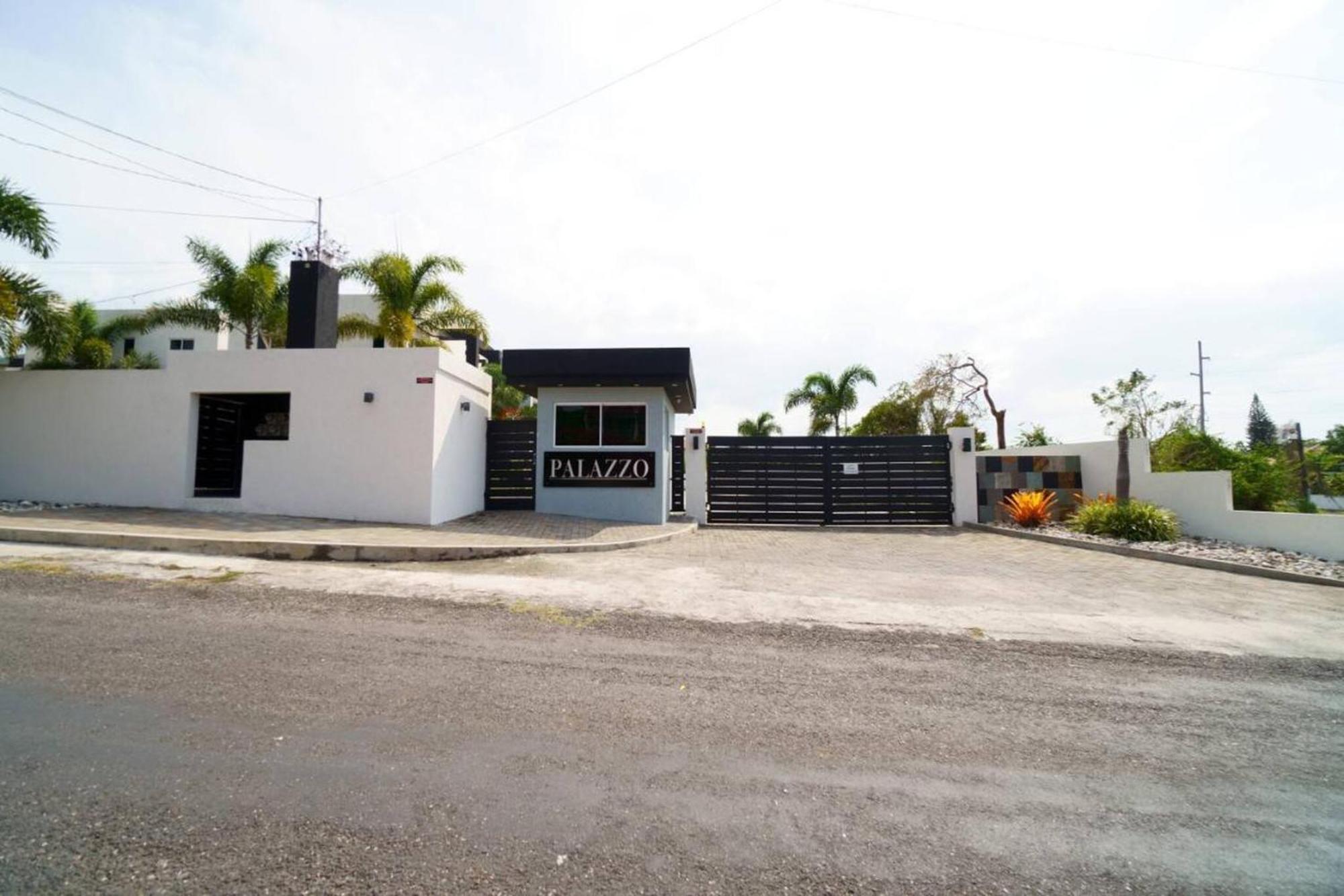 2 Bedroom Near Ocho Rios Apartment *
