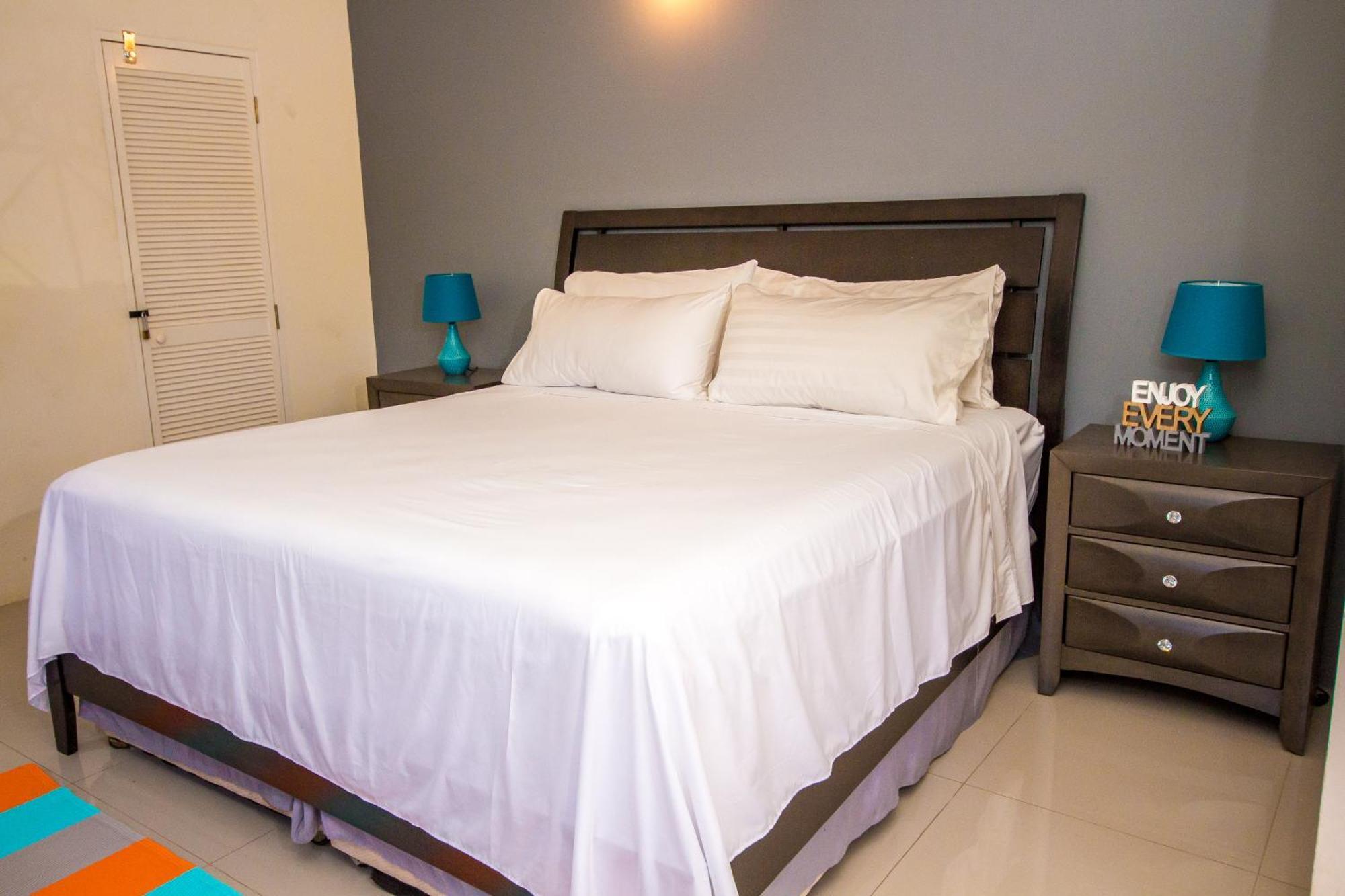 Ocho Rios Drax Hall 2 Bed Luxury Getaway 24hrs Security Guest house Saint Ann's Bay
