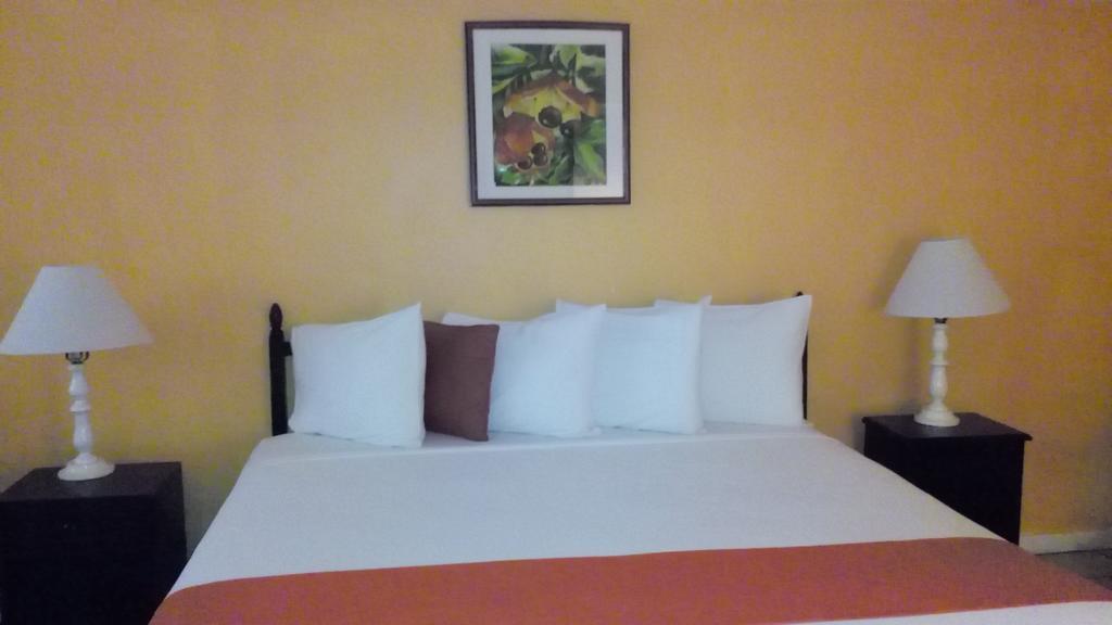 Pineapple Court Hotel