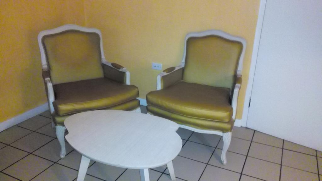 Pineapple Court Hotel