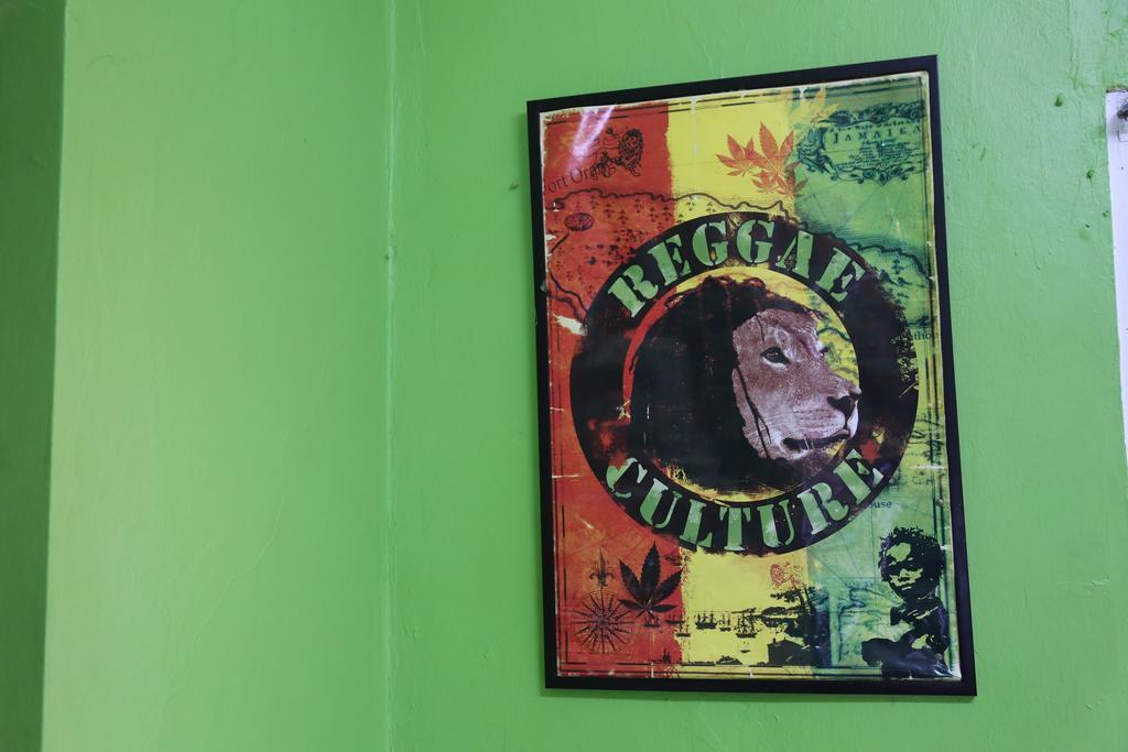 Hostel Reggae *