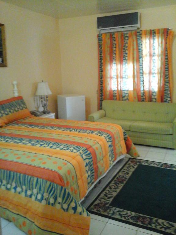 Hotel Port Of Call Black River