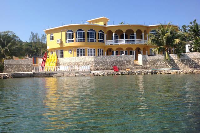 Homestay Waters Edge