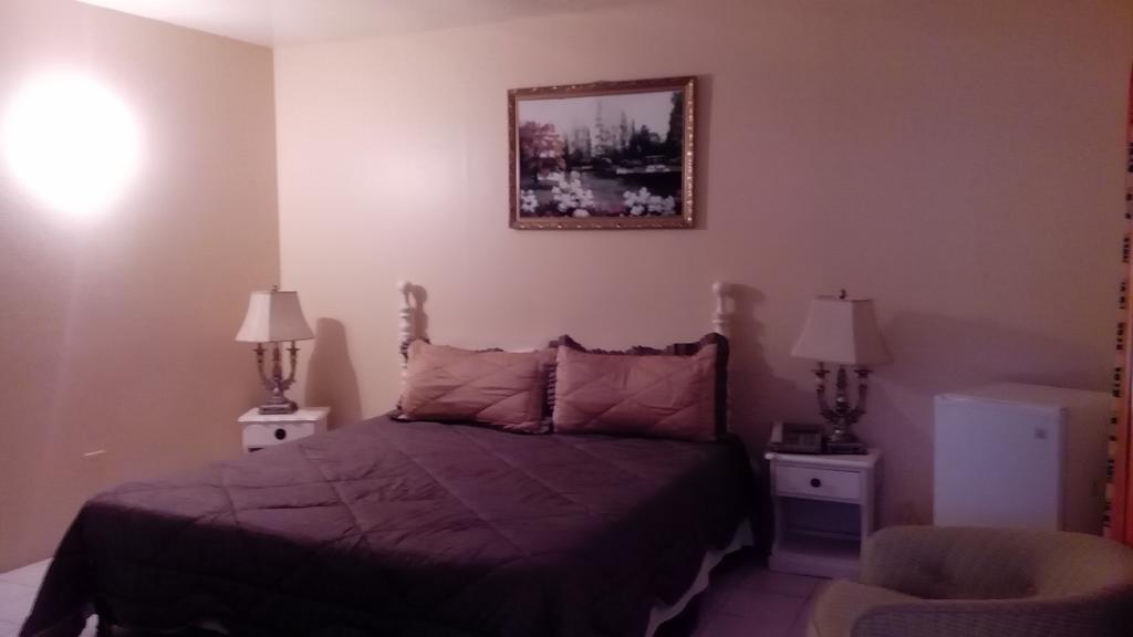 Port Of Call Hotel *