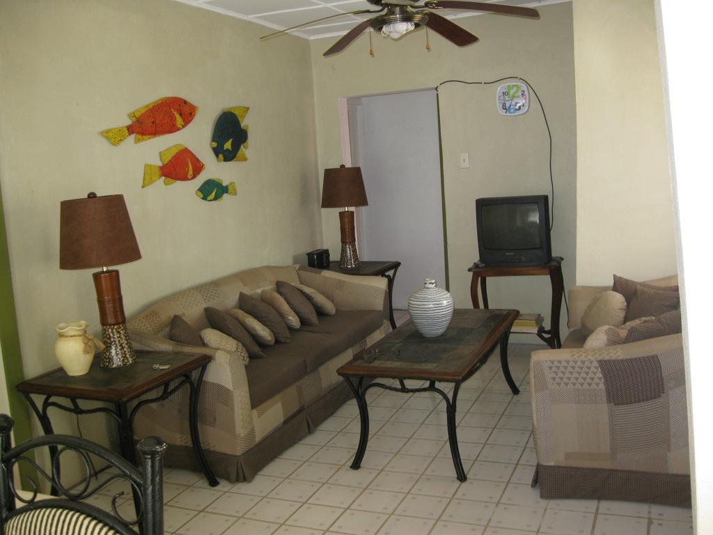 Pineapple Hill Sea View Holiday home *