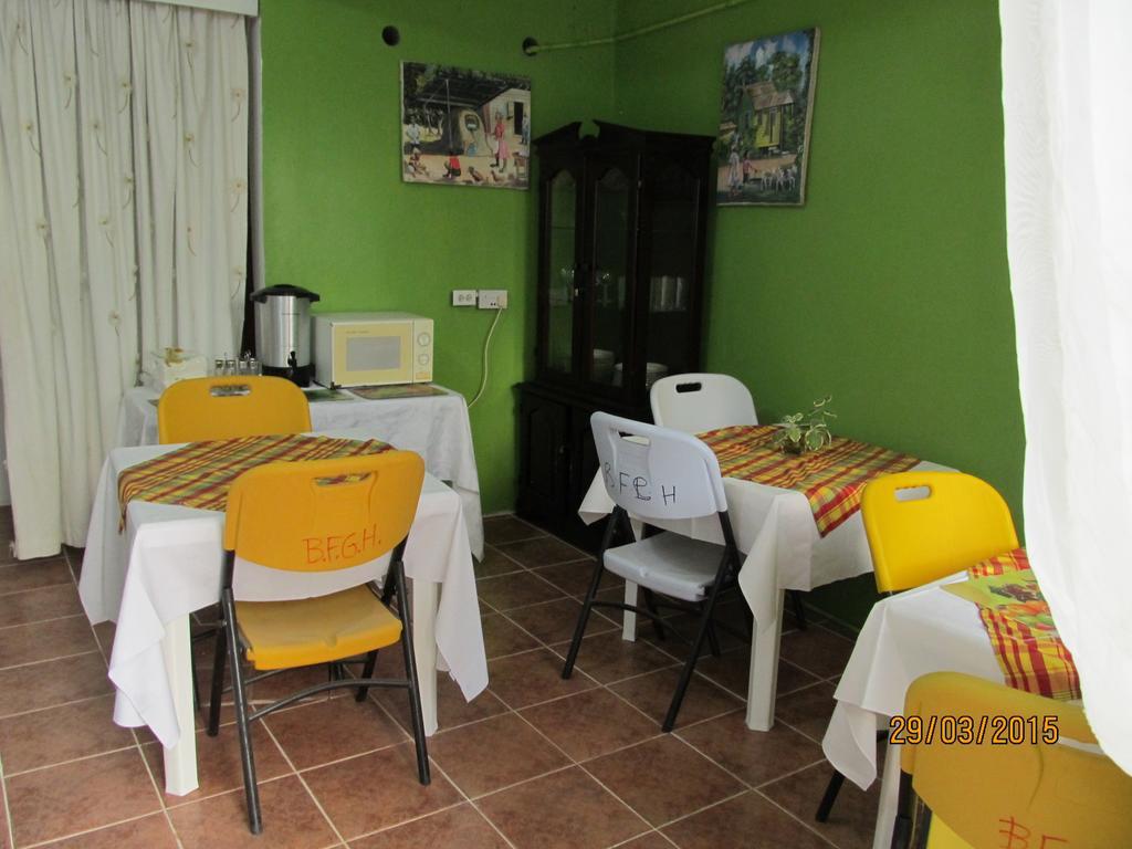 Barefoot Guest house 3*