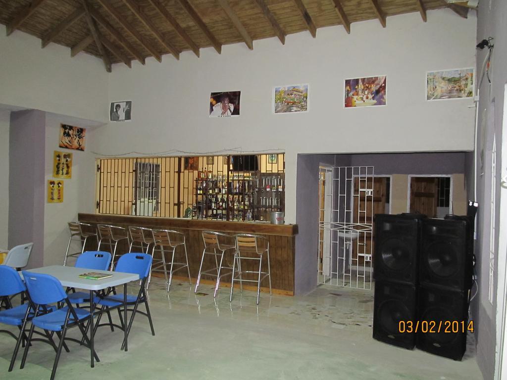 Barefoot Guest house 3*