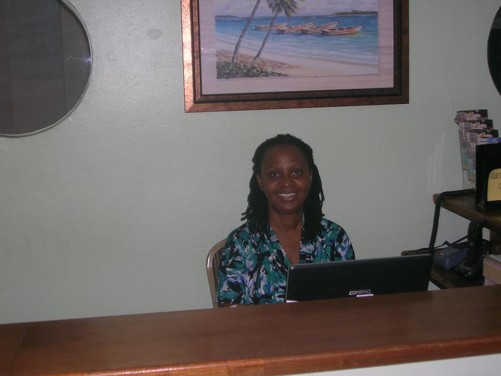 Hotel Pineapple Court