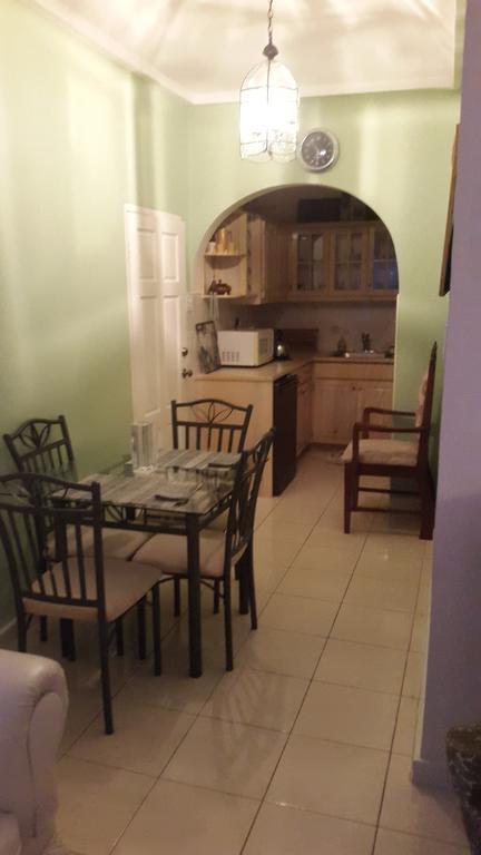 Kingston Studio Apartment Kingston