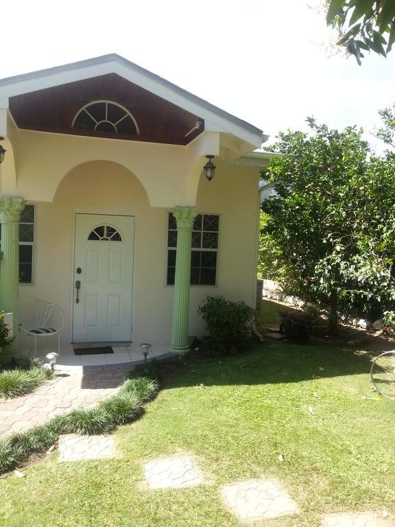 Guest house Kingston Studio Apartment