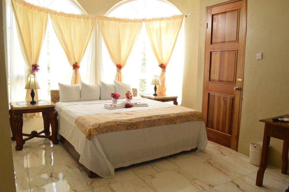 Waters Edge Homestay *