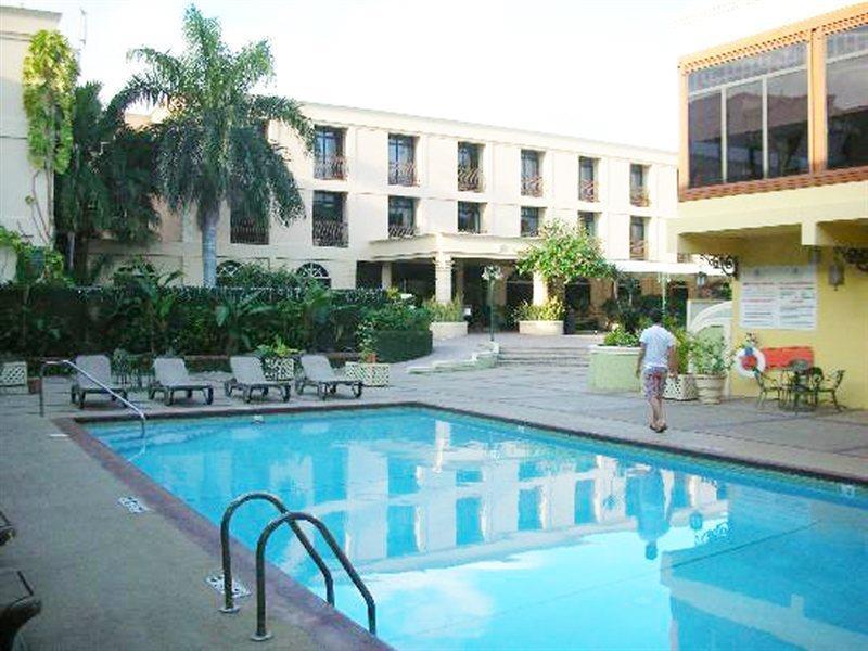 The Knutsford Court