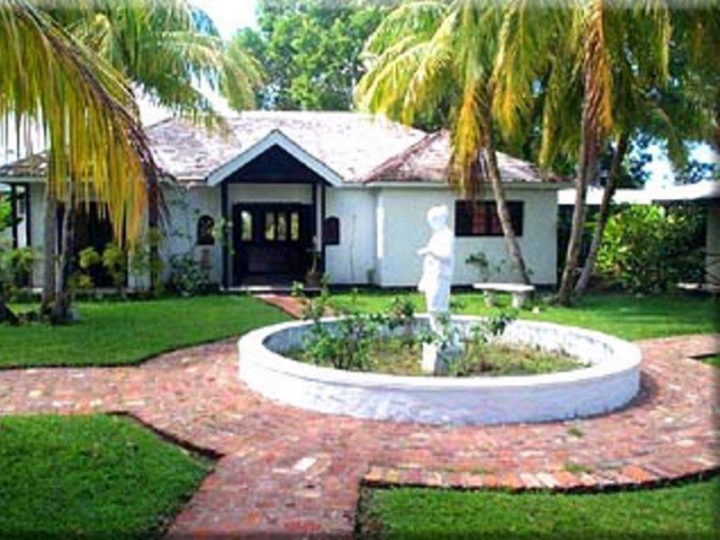 Hotel Fern Hill Club