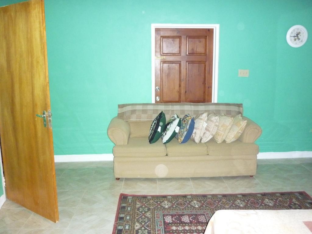 Guest house East Bay Villas