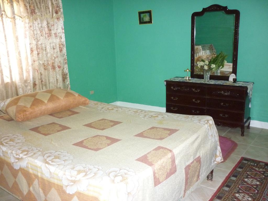 East Bay Villas Guest house 2*