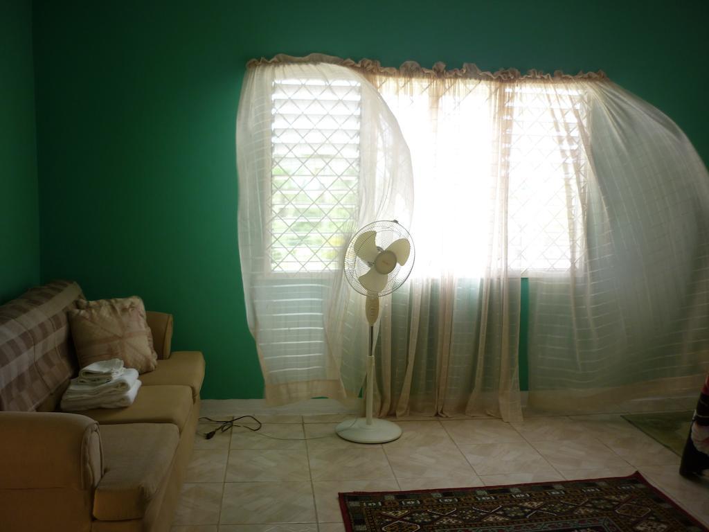 Guest house East Bay Villas