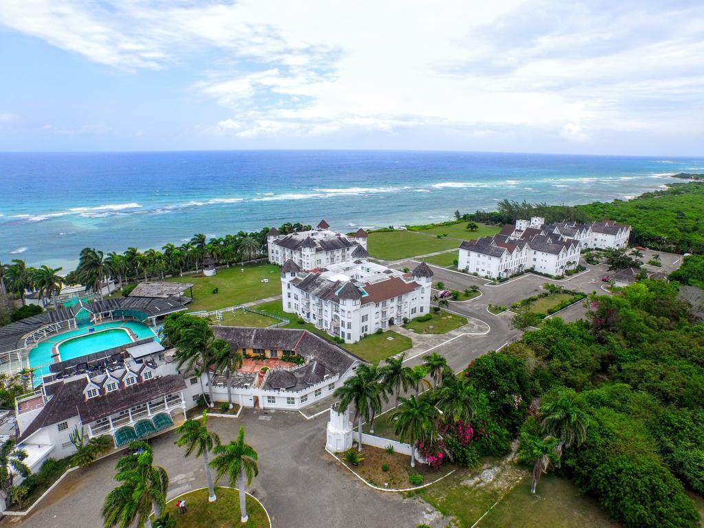 Aparthotel Seacastles By The Beach/pool