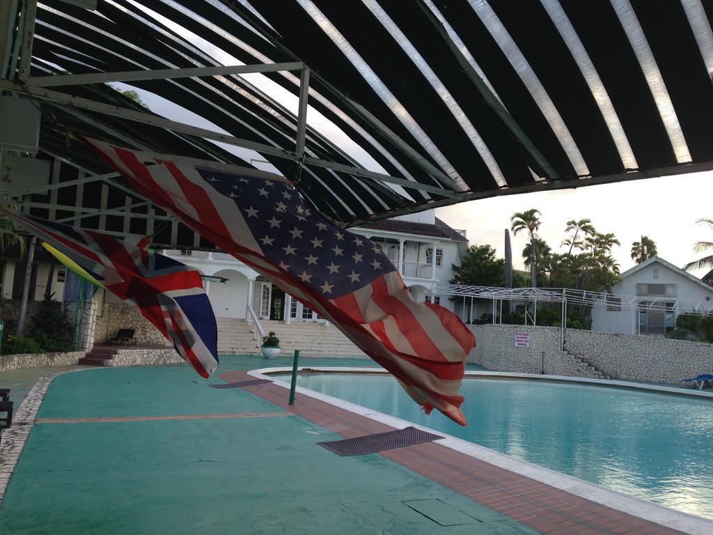 Seacastles By The Beach/pool Montego Bay
