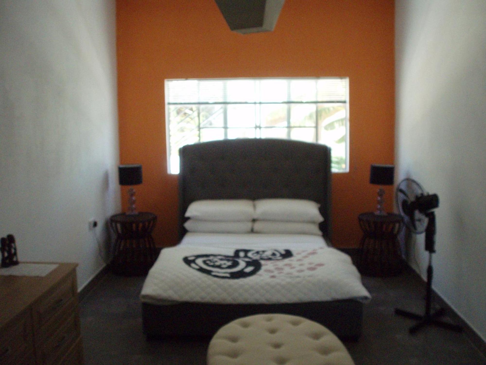 Big Red's Guest house *
