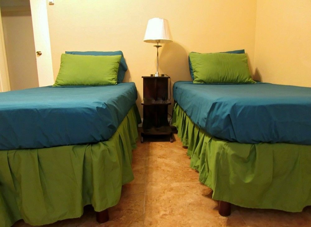 Centrally Located Guest 3* Kingston
