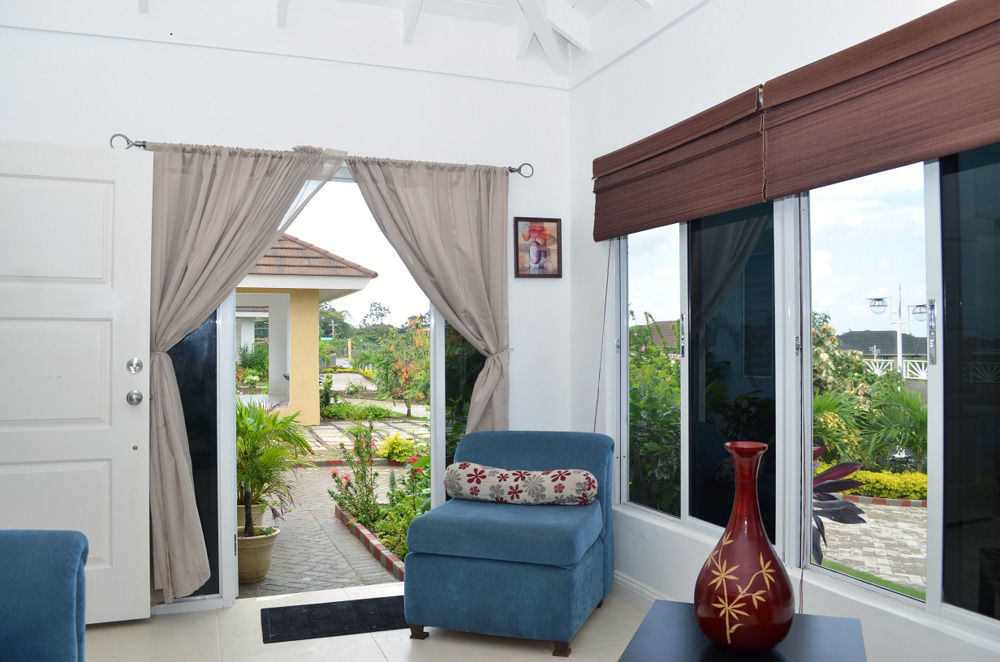 Ocho Rios At Coolshade Ii *