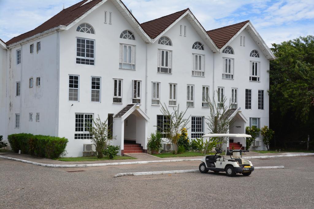 Seacastles By The Beach/pool Montego Bay