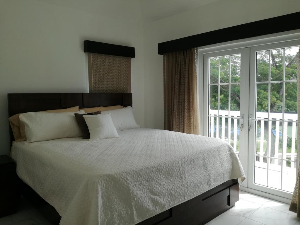 Little Bay Country Club Holiday home Orange Bay