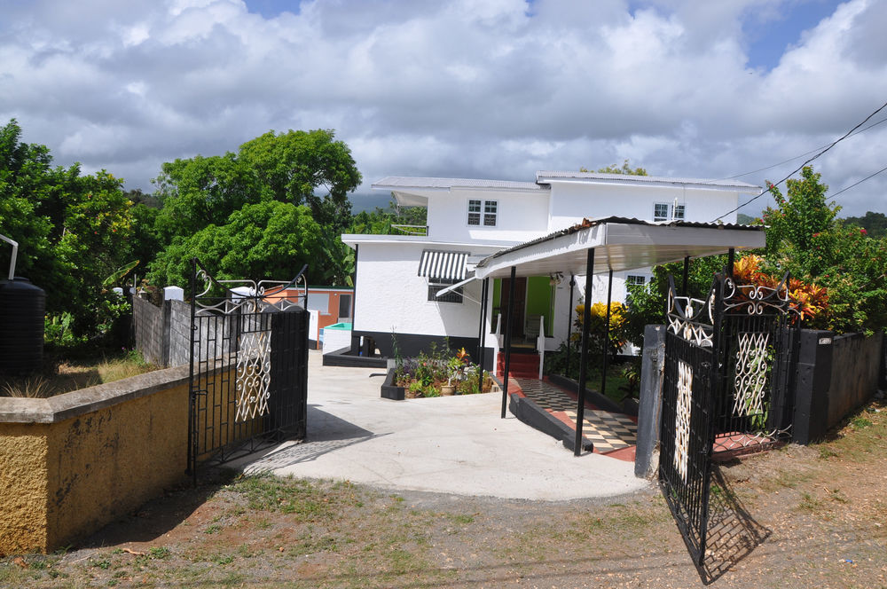 Duncan's Hideaway Hotel Boston Bay
