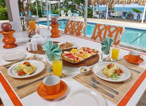 Calabash Bay Four Bedroom Hotel 4*