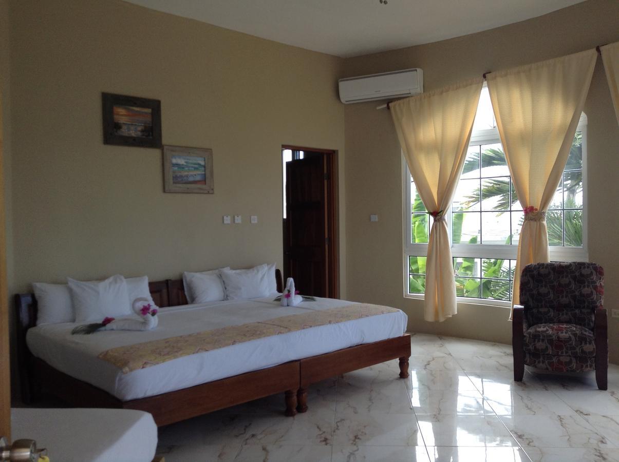Waters Edge Homestay *