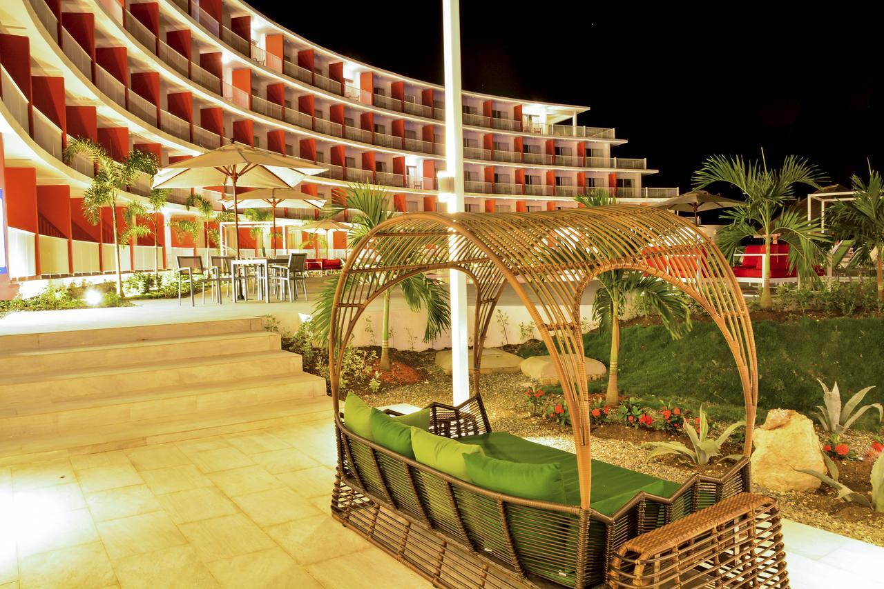 Resort Grand Decameron Cornwall Beach, A Trademark All-Inclusive Resort