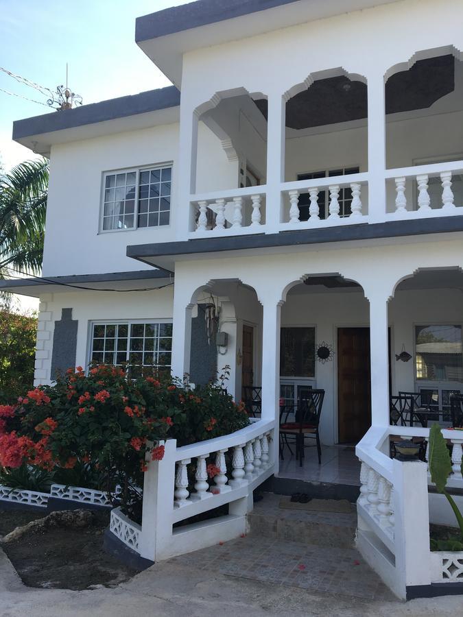 Guest house Tropical Breeze