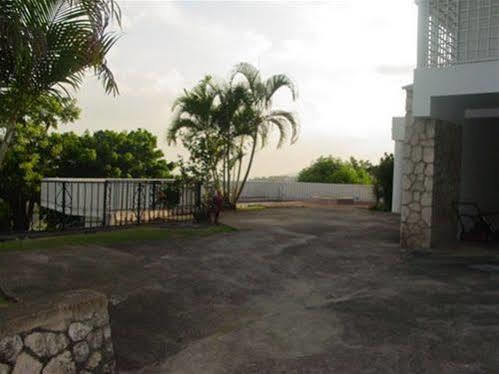 Hill Jamaica 4*
