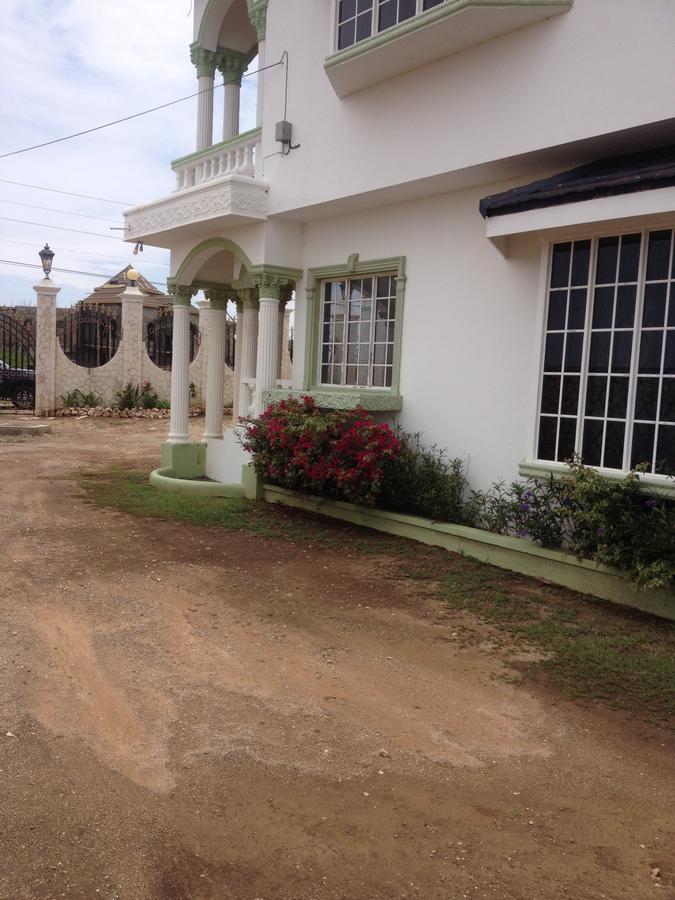 Seaview Hellshire Bed & Breakfast French Pen