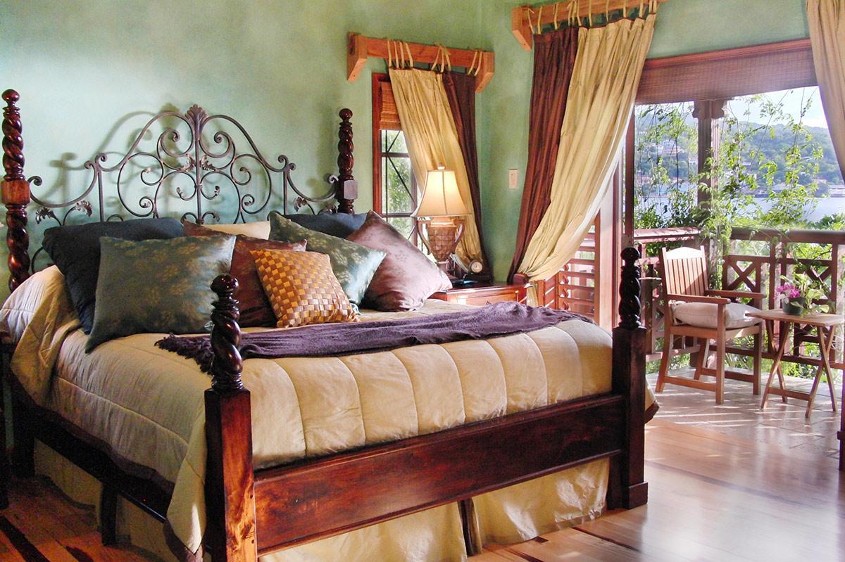 Whispering Waters Seven Bedroom * SAINT ANN