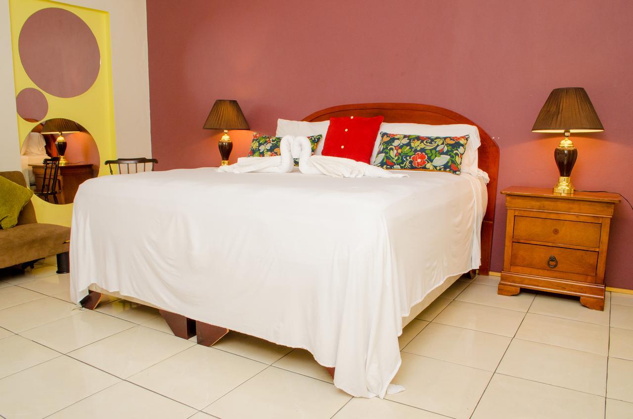 Crescent Court Hotel *