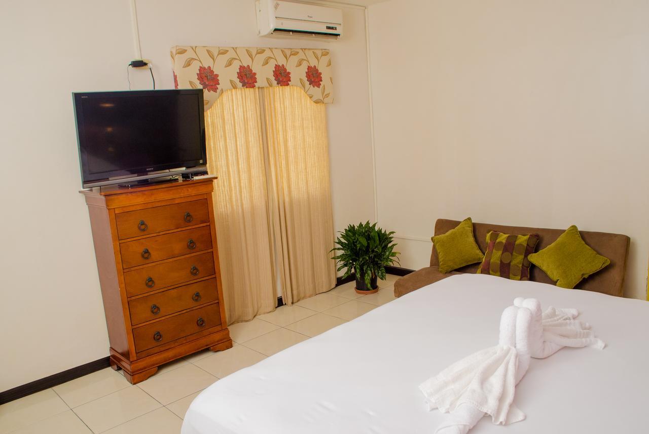 Crescent Court Hotel *