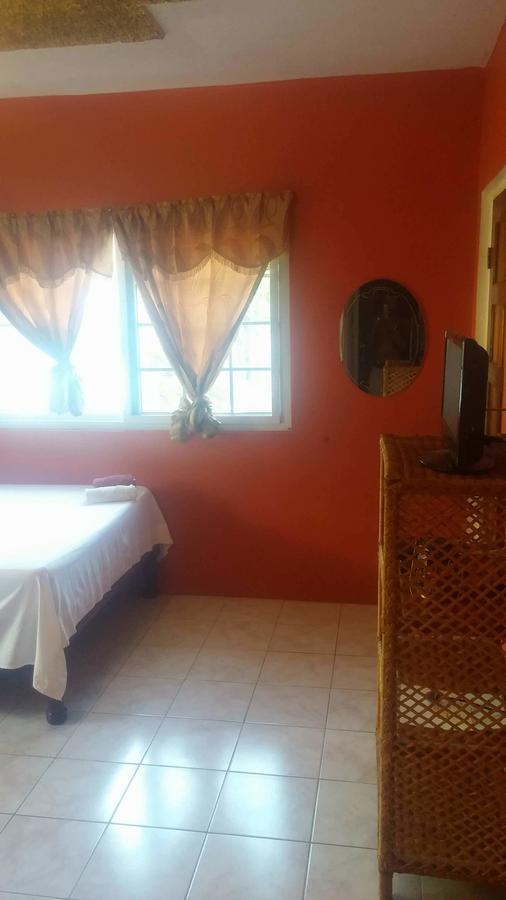 Guest house Tropical Breeze Negril