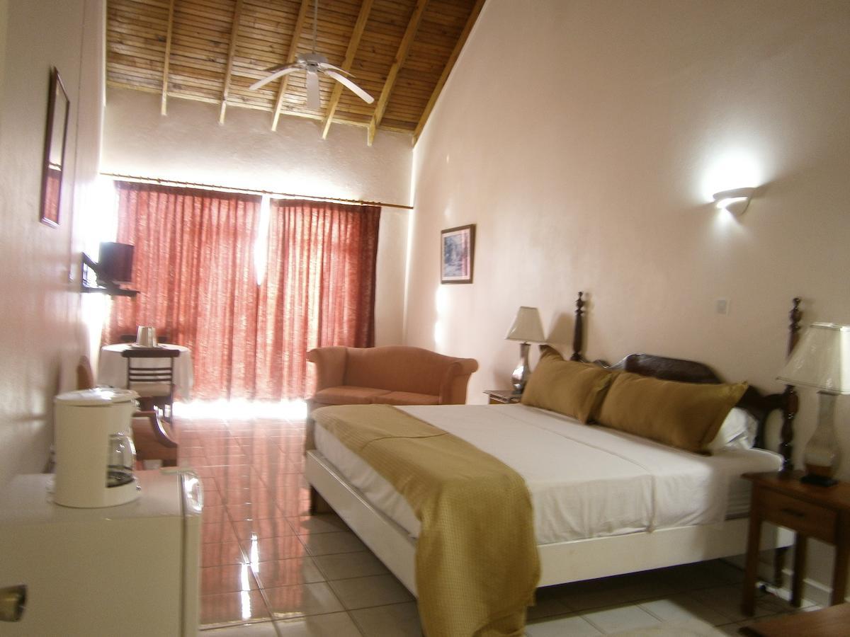 Hotel Whispering Bamboo Cove