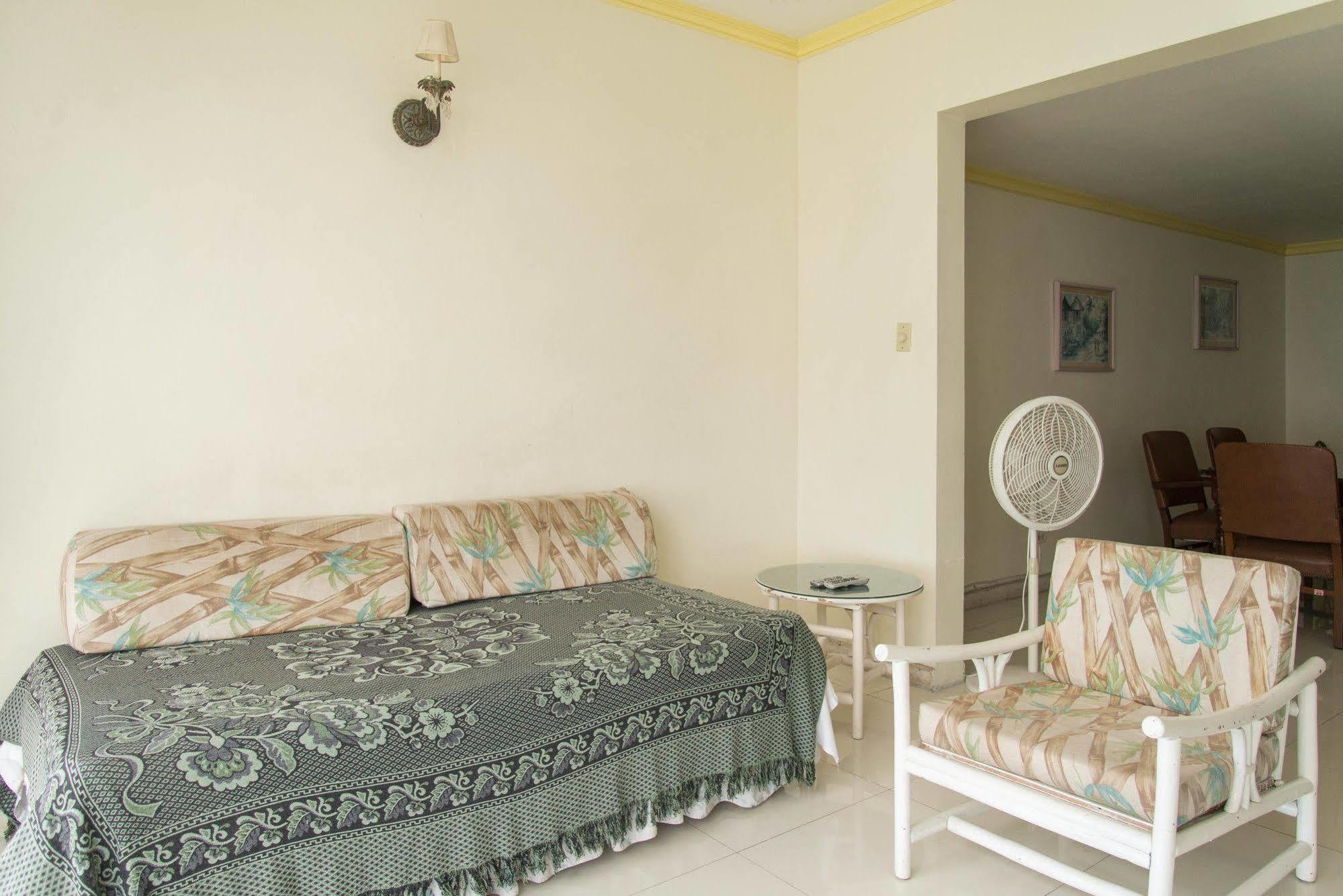 Court Manor At Club Apartment