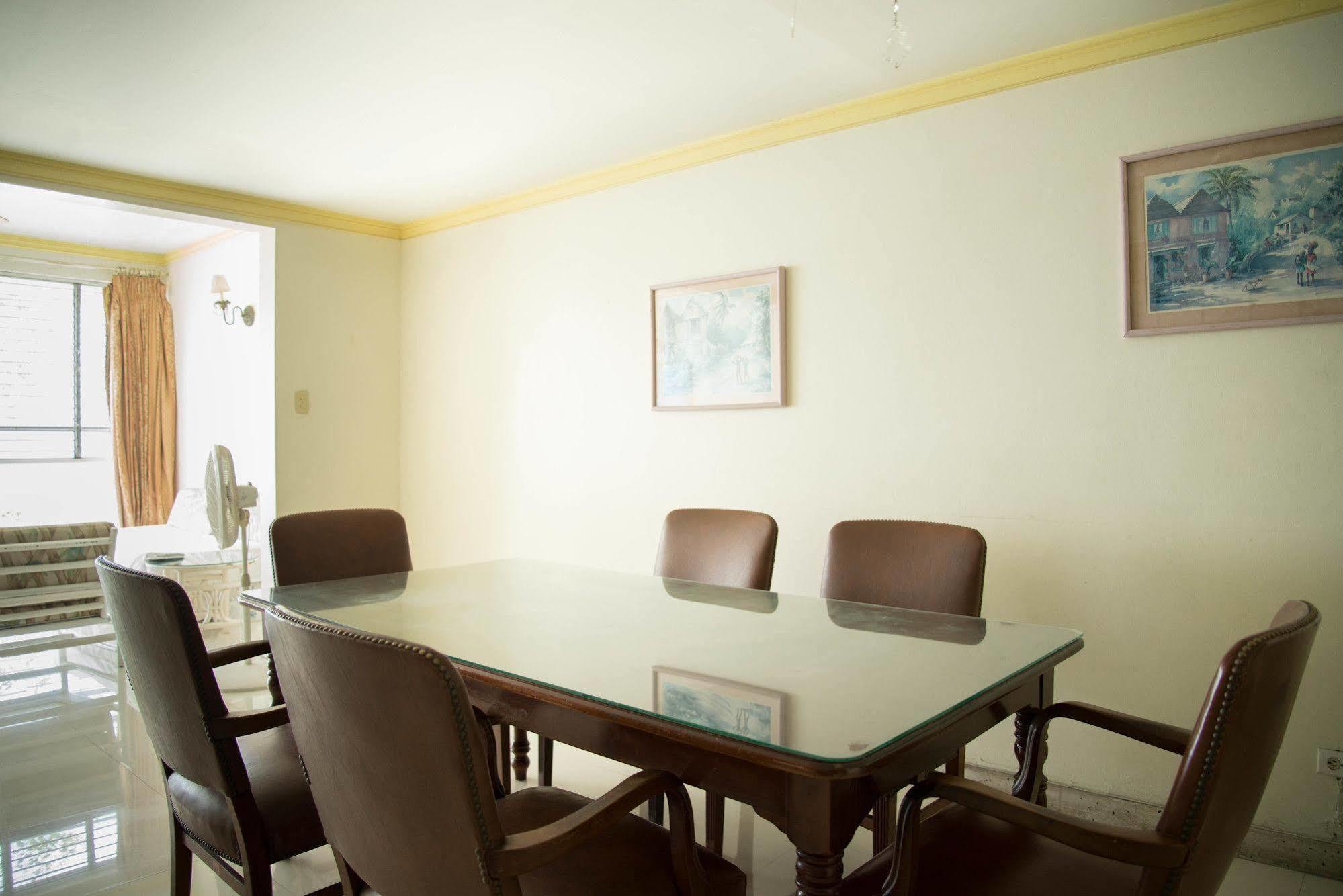 Court Manor At Club Apartment *