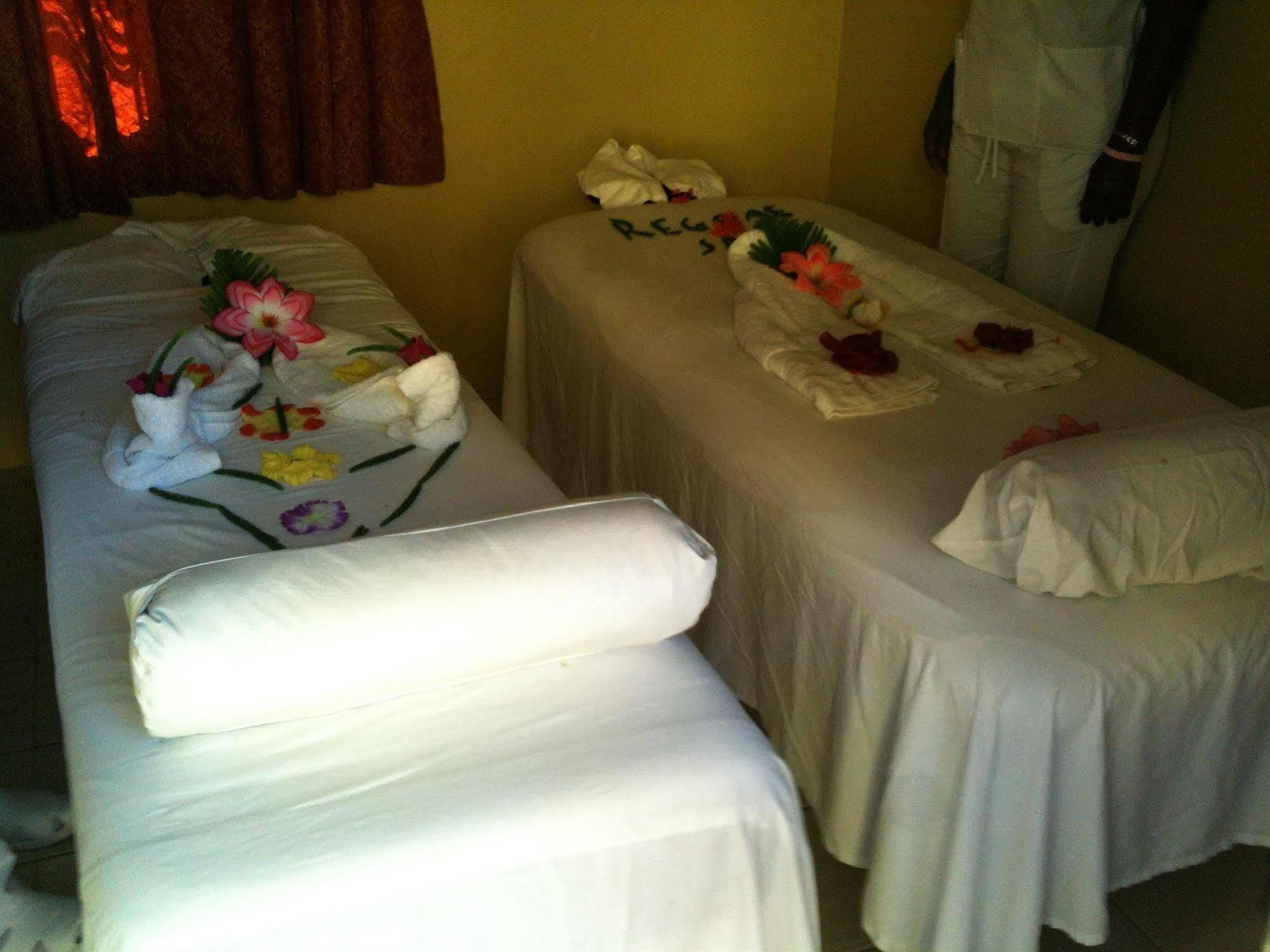 Foote Prints On The Sands Hotel Negril