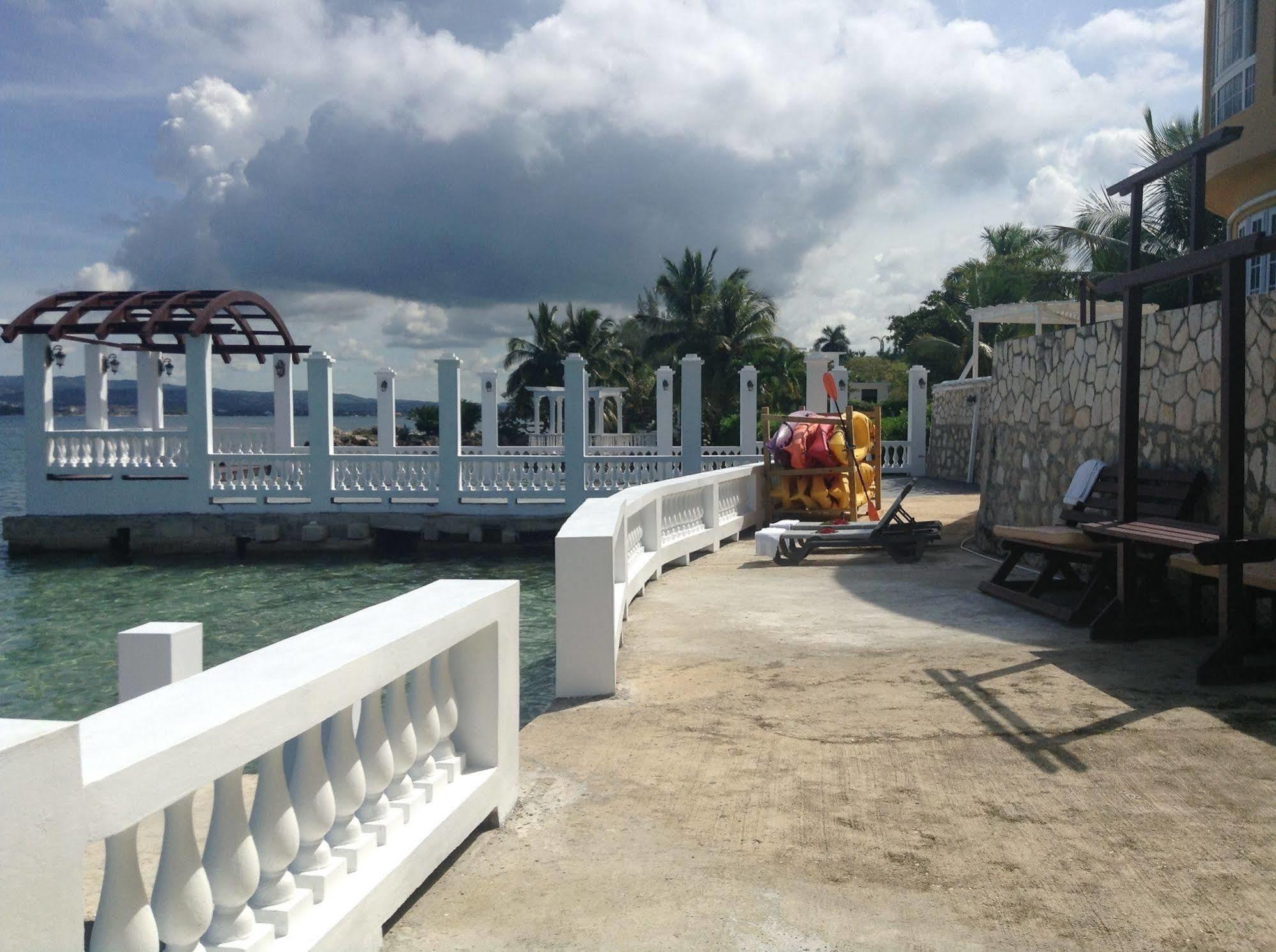 Homestay Waters Edge
