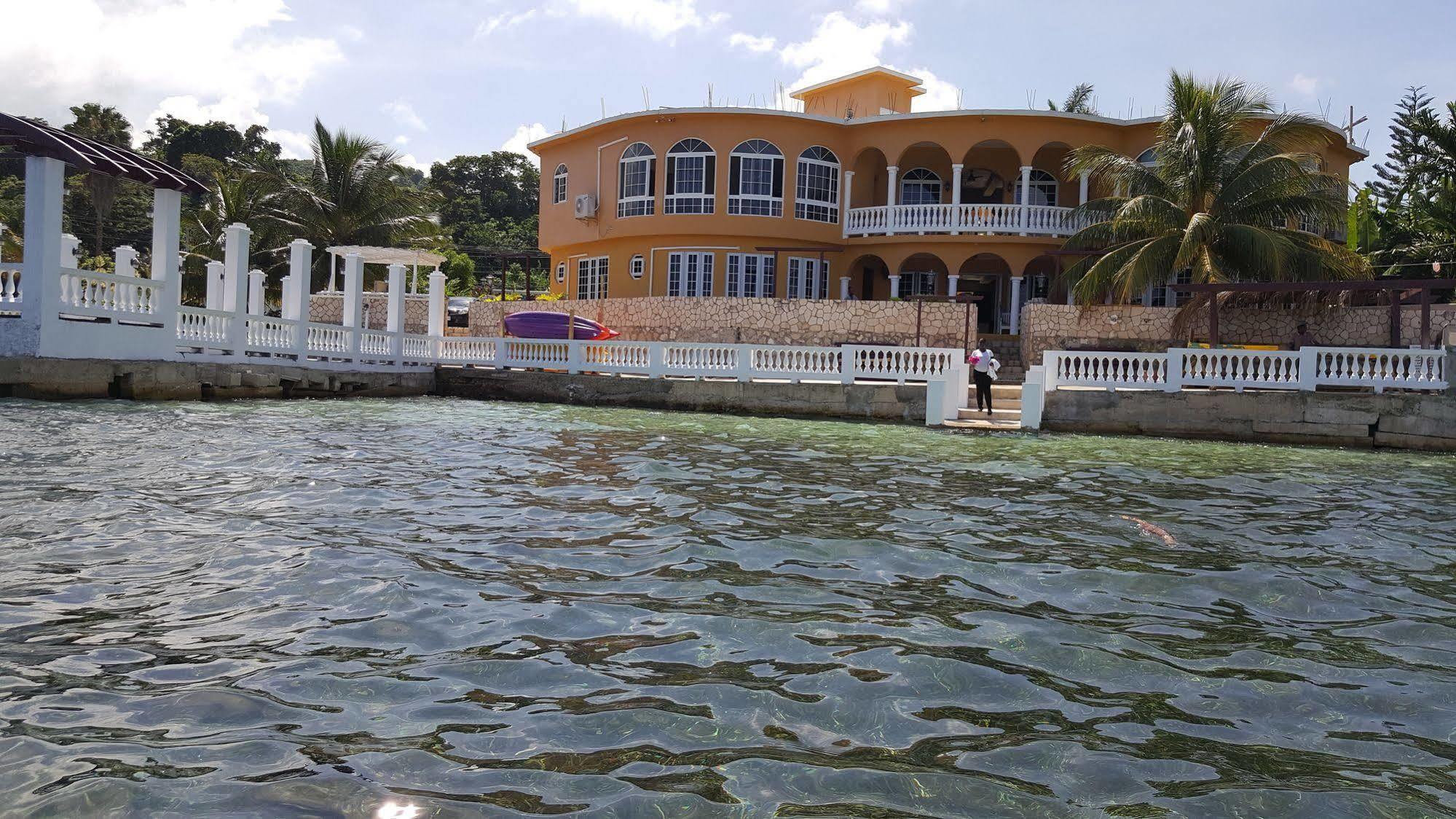 Waters Edge Homestay