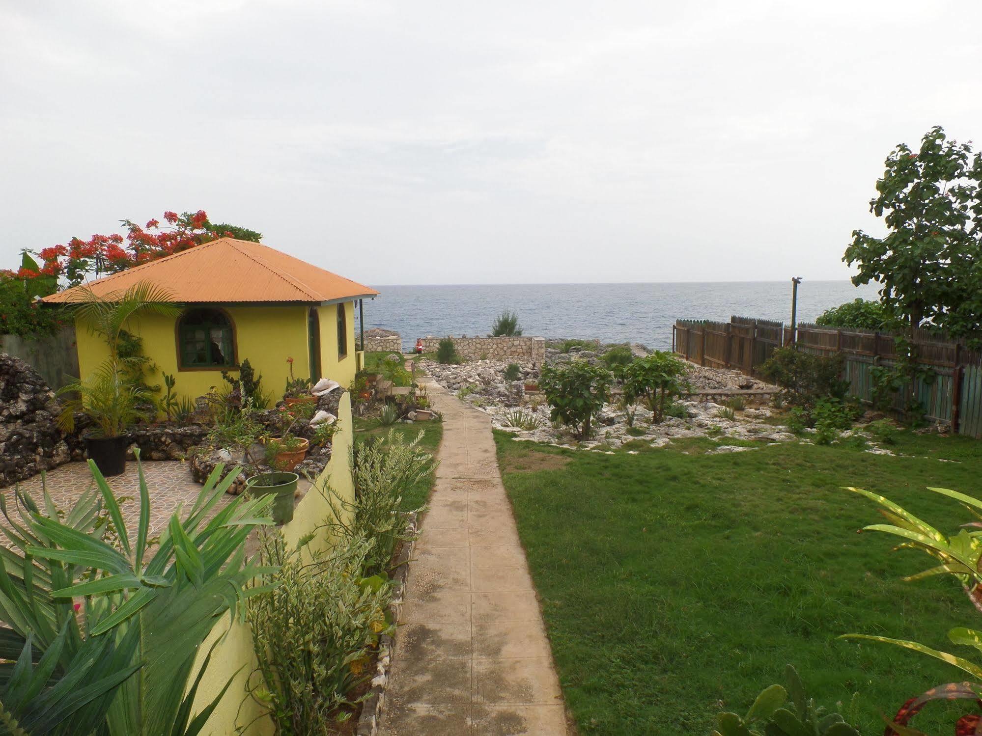 Sundown -negril Villa
