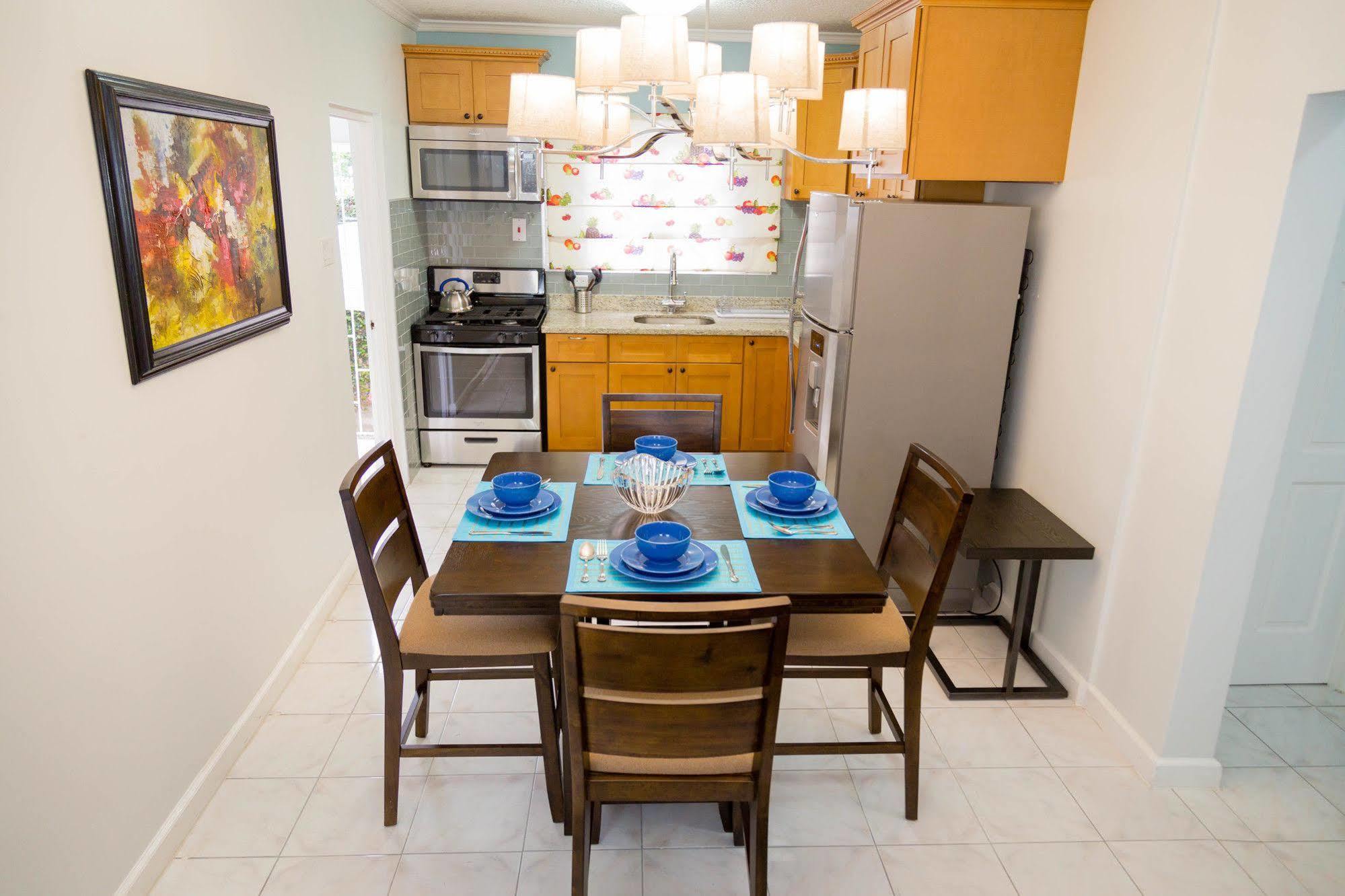 Centrally Located Guest 3* Kingston